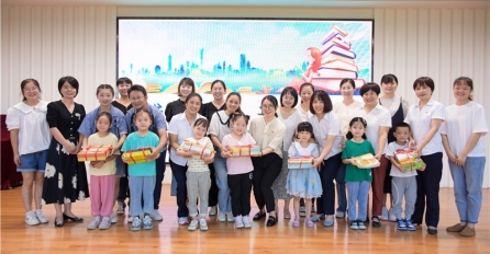 捐贈(zèng)愛心，傳遞書香 | 中達(dá)建設(shè)為百步橫港中心幼兒園捐贈(zèng)繪本